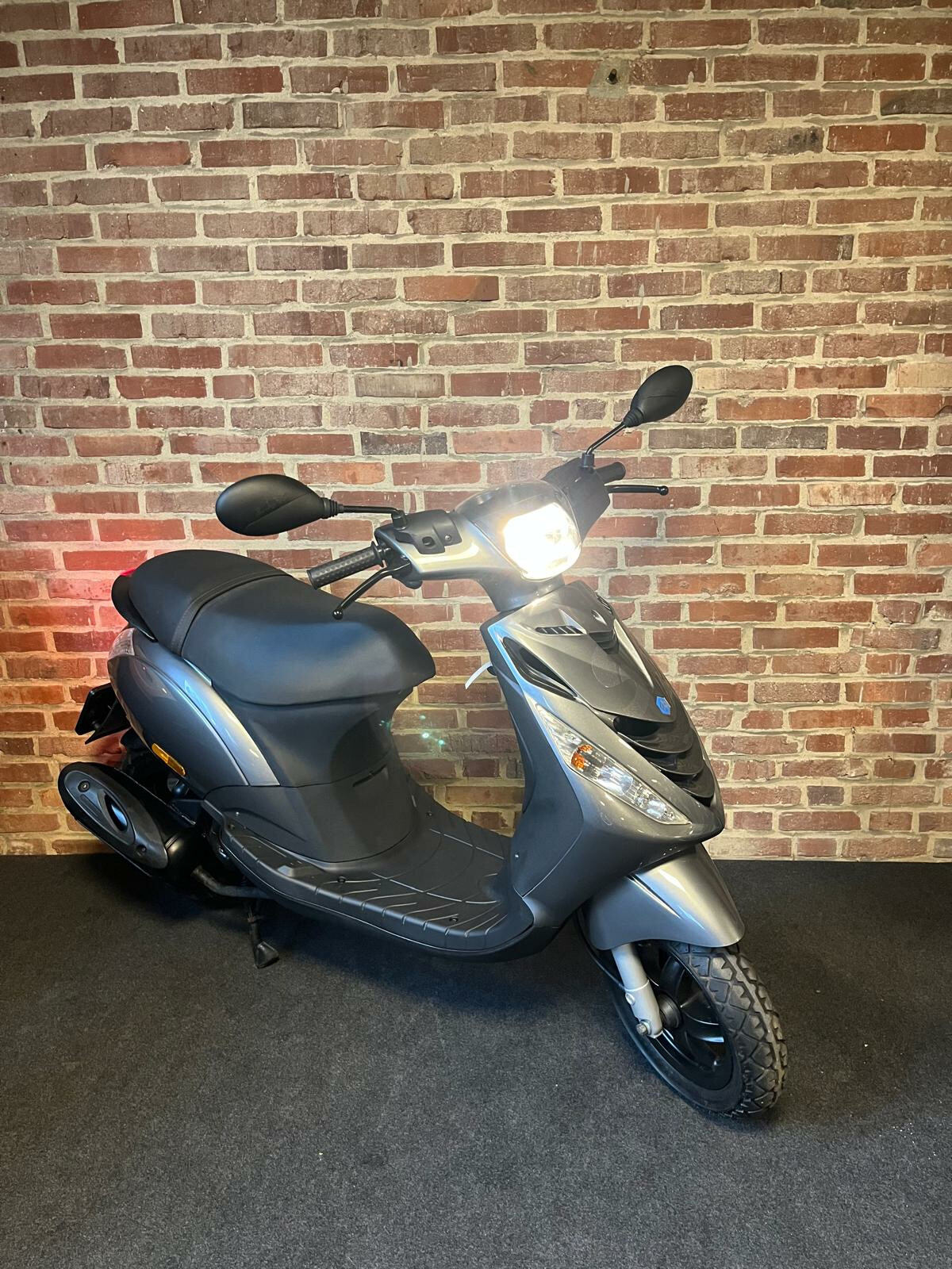 Piaggio Zip SP (25 km/h)