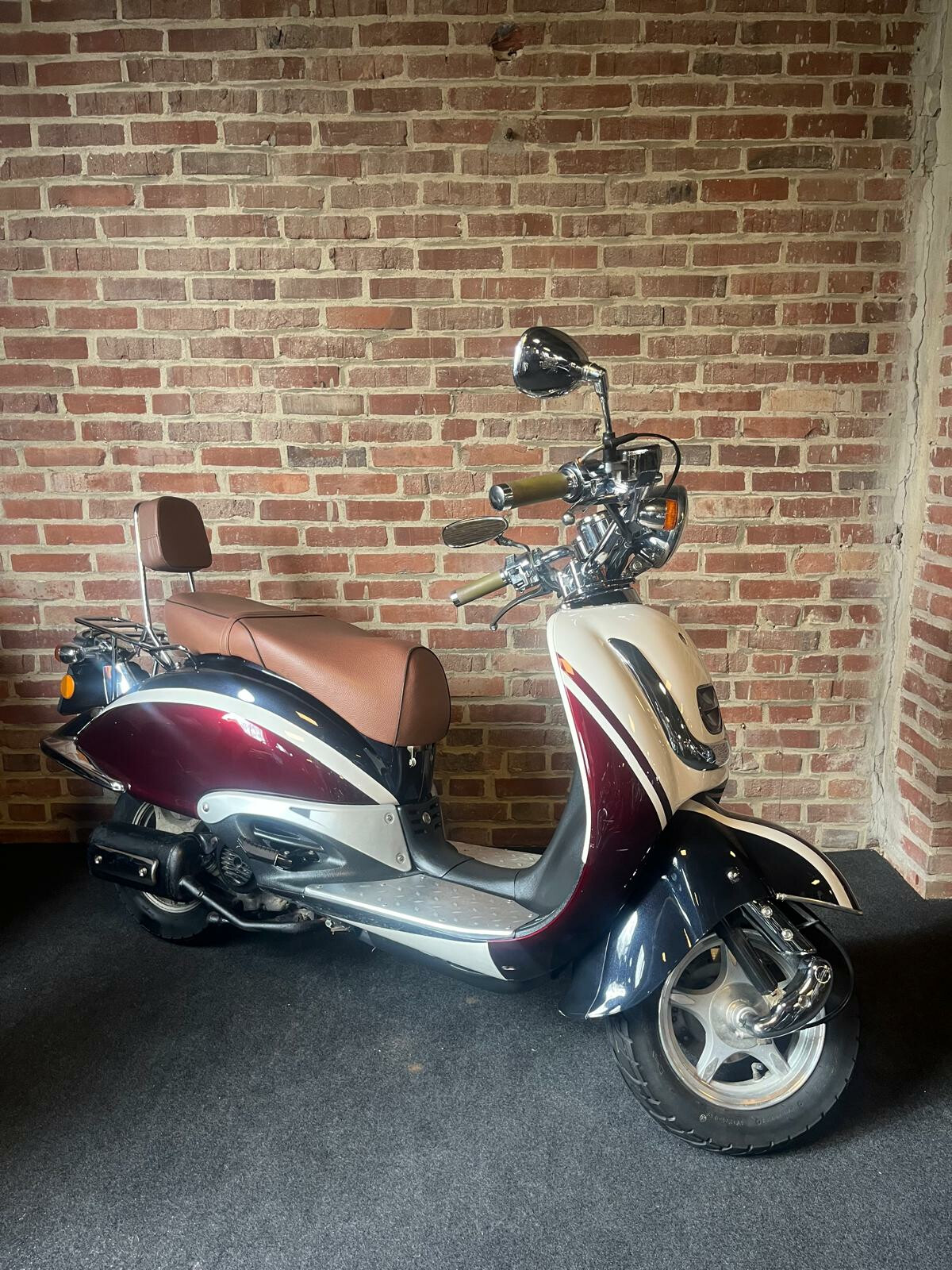 SYM Retro Scooter (45 km/h)